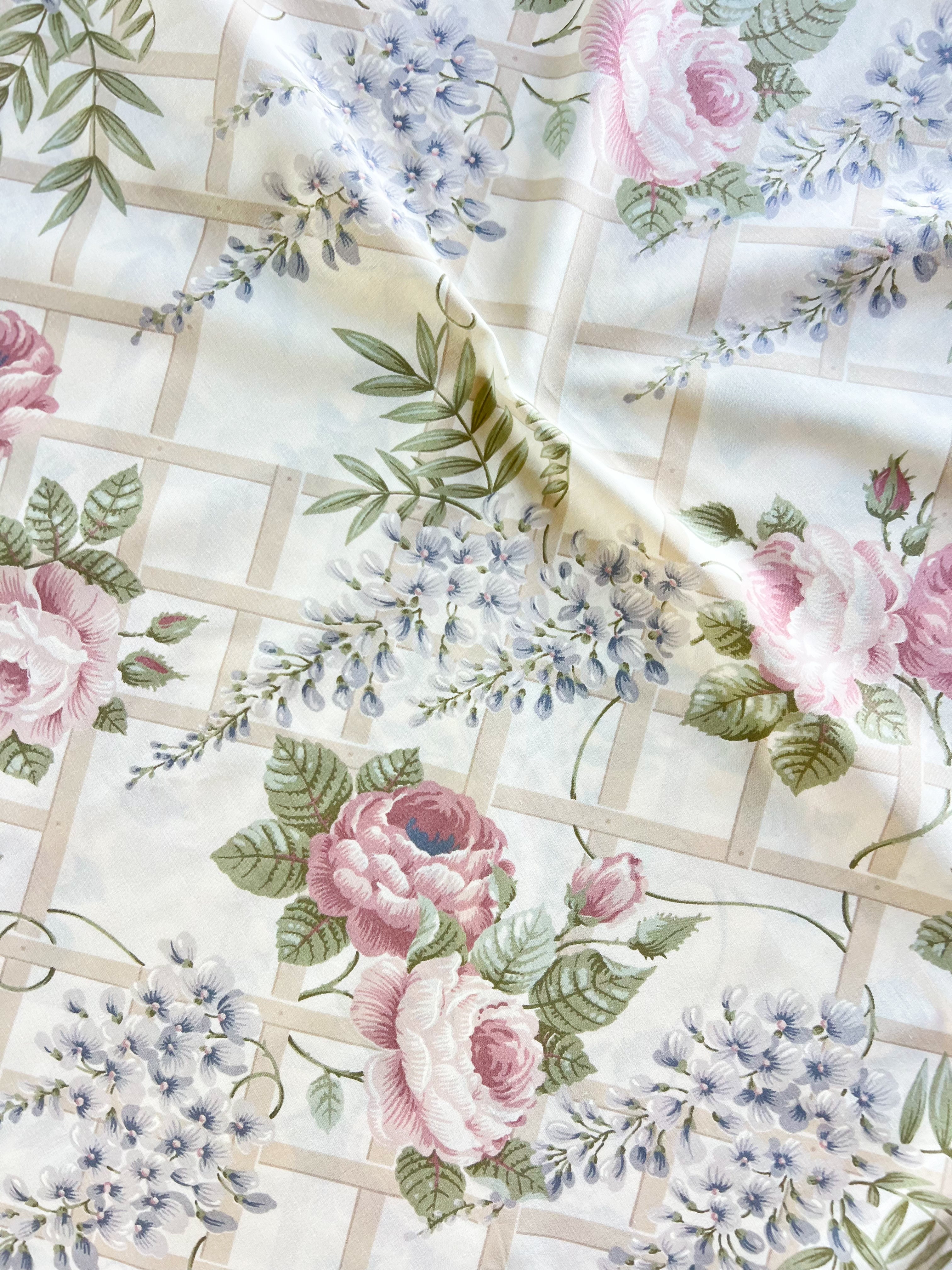VINTAGE ROSE & LACE