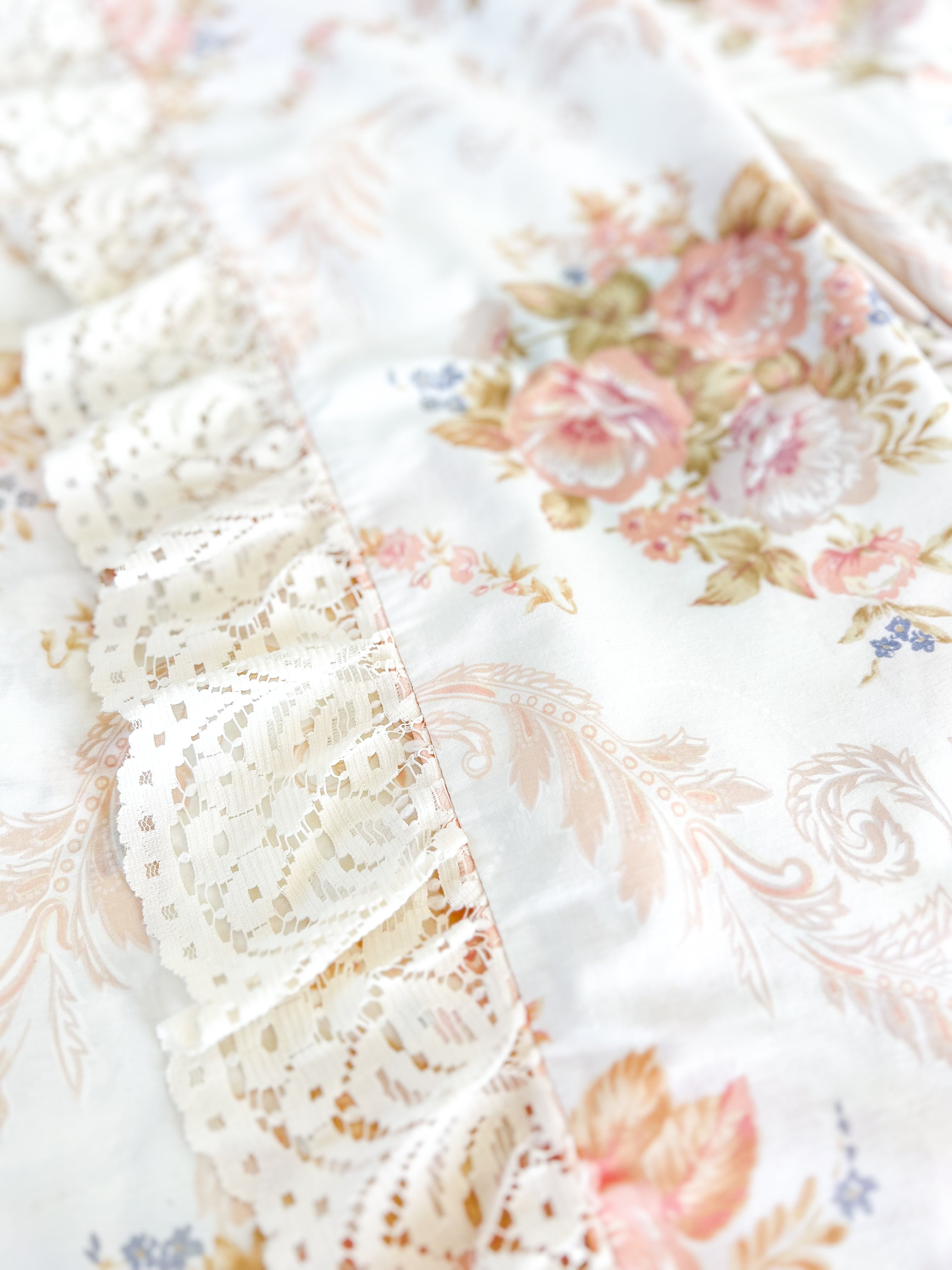 HERITAGE ROSES & LACE