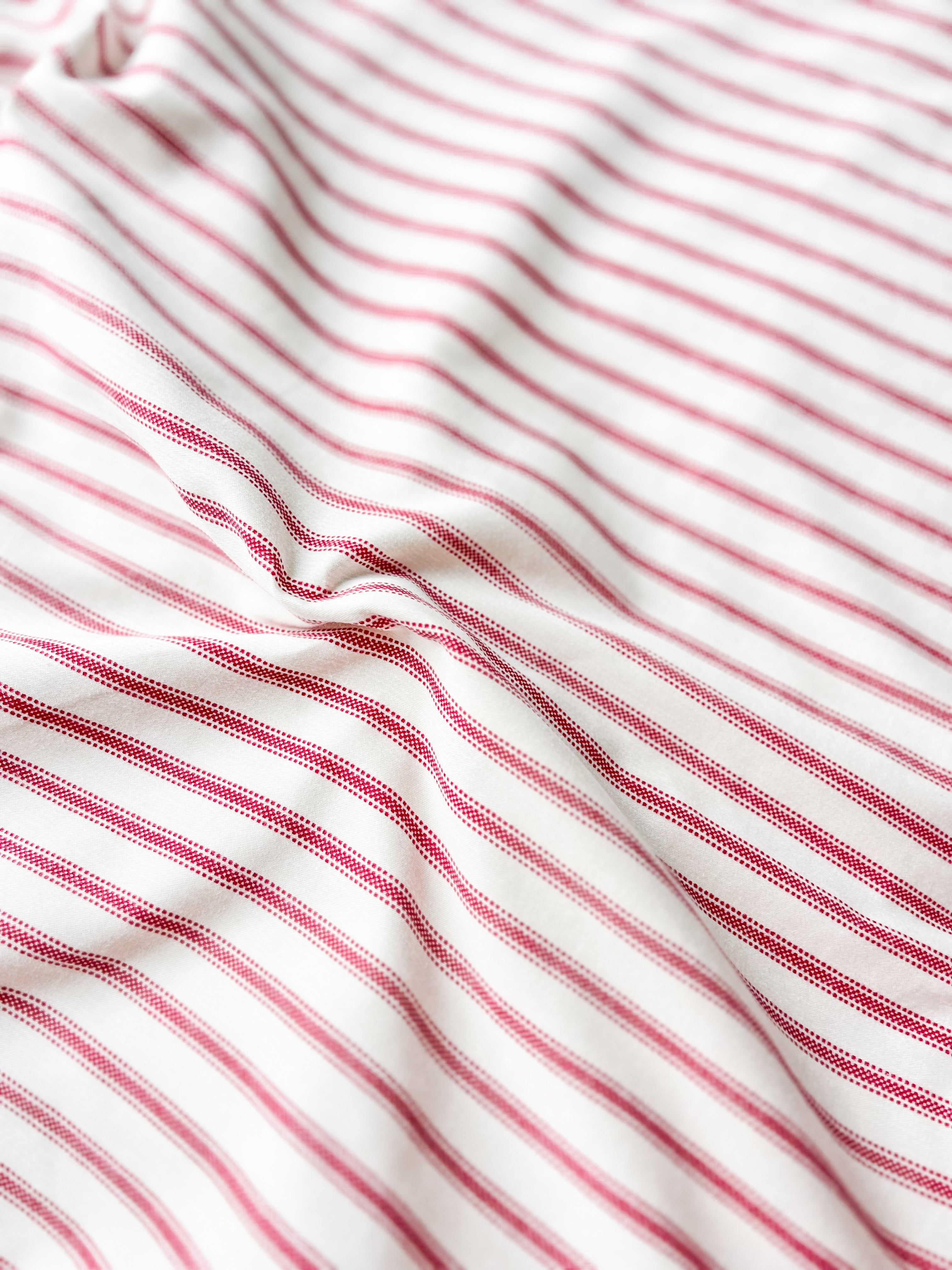 CLASSIC RED STRIPE