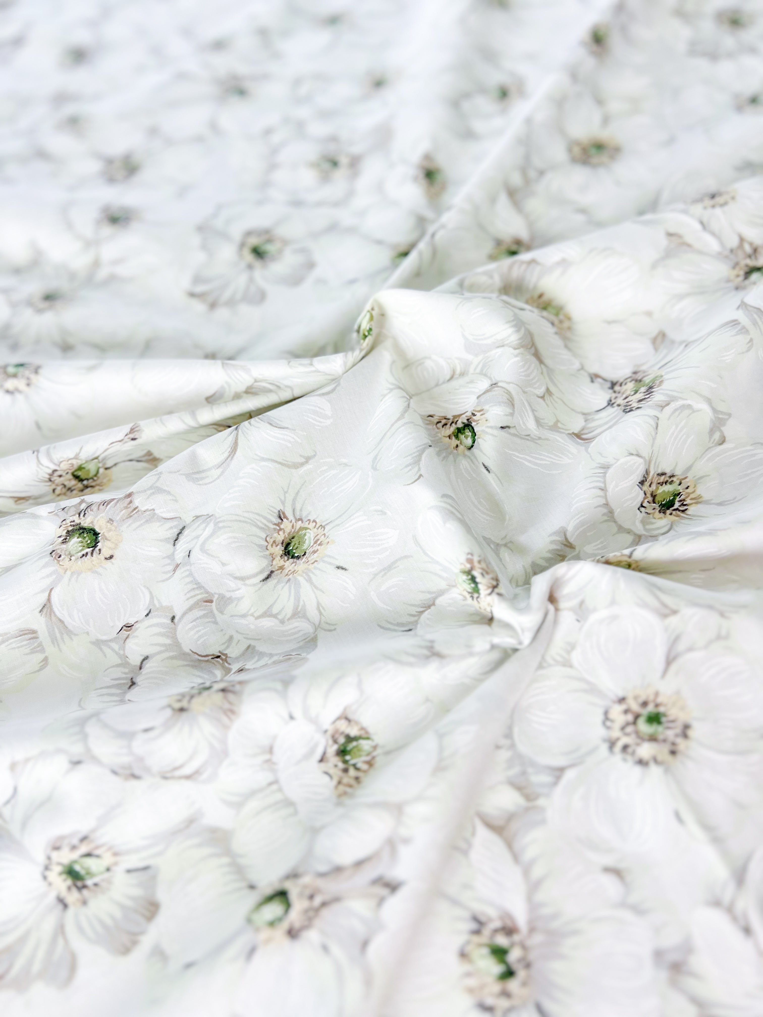 WHITE VINTAGE BLOOM
