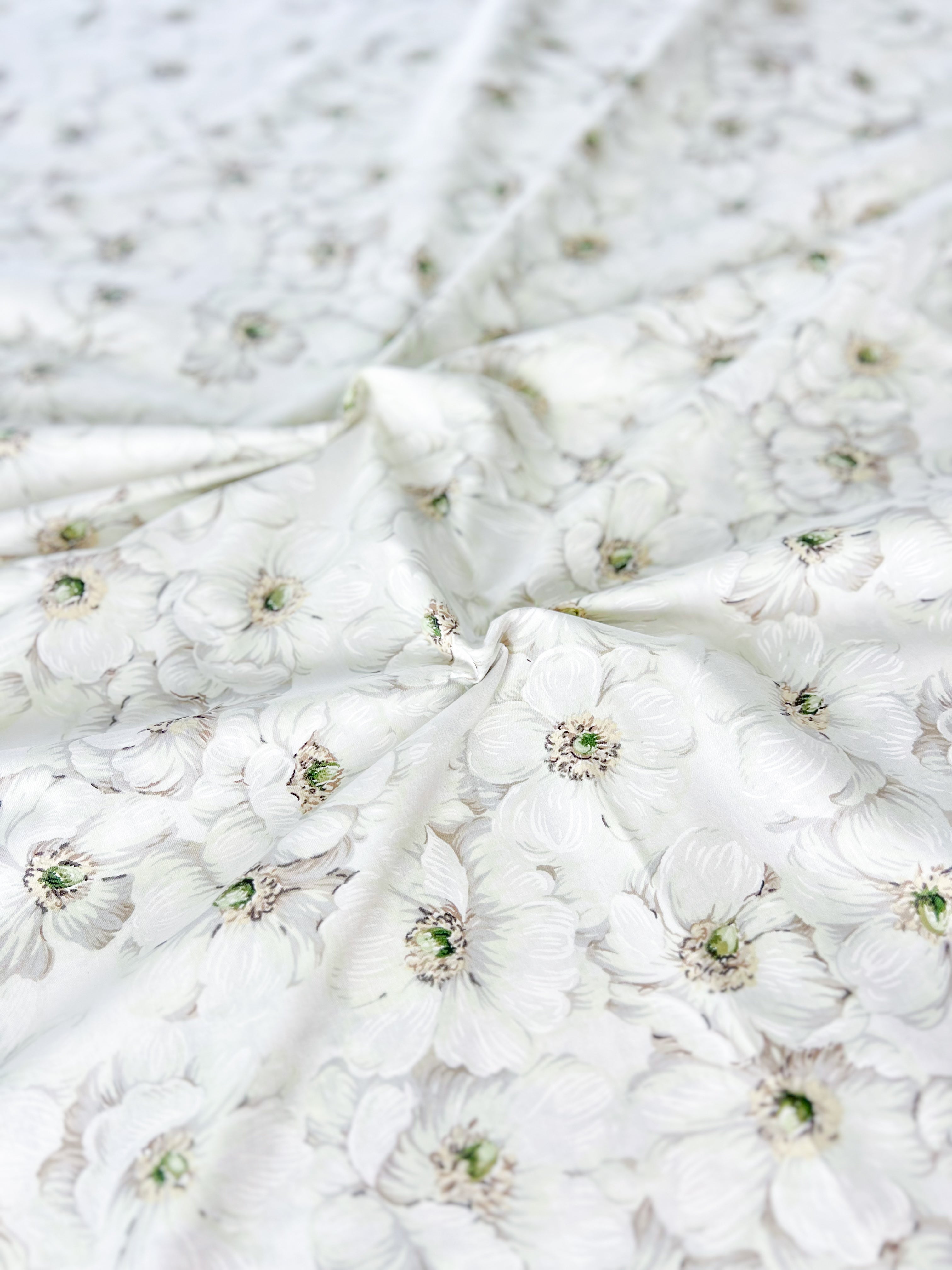WHITE VINTAGE BLOOM