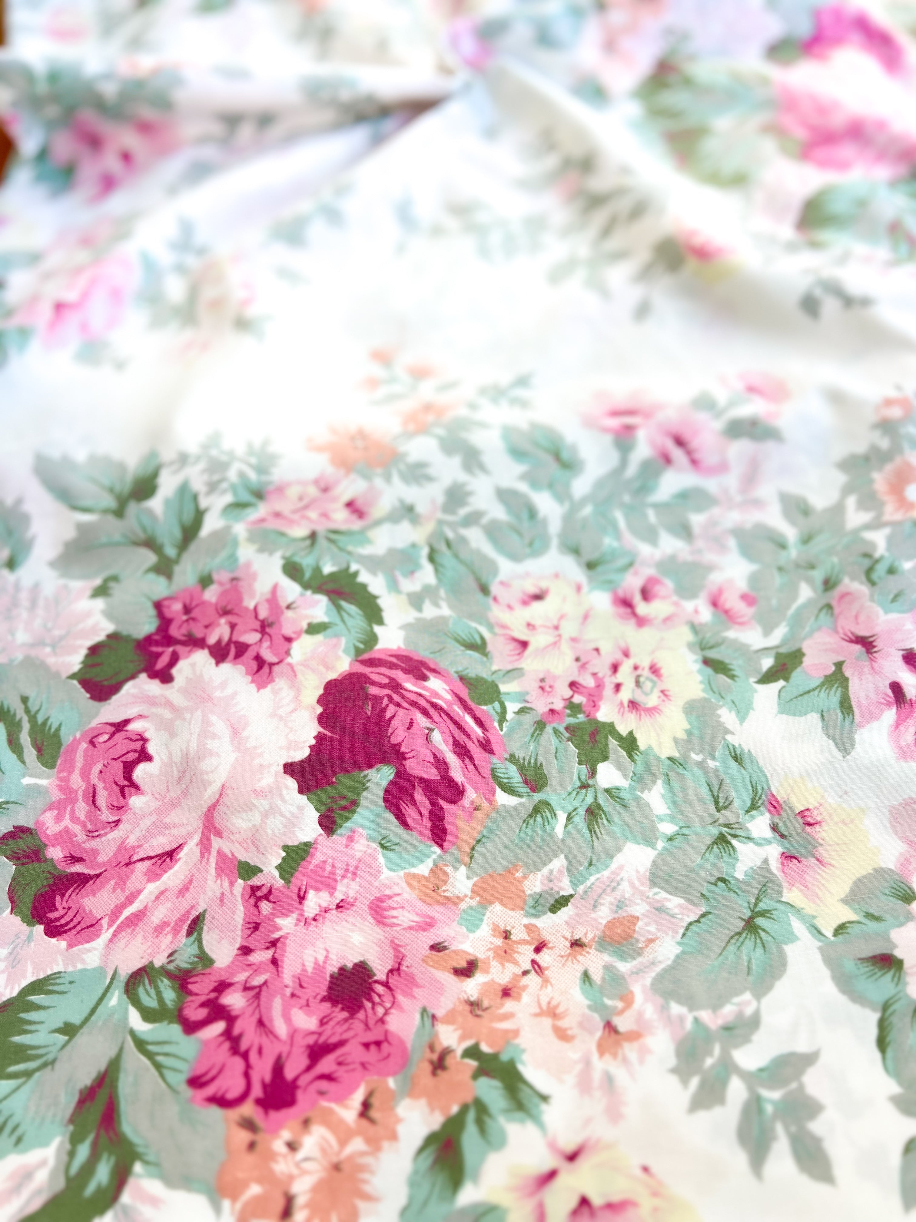 VINTAGE ROSE GARDEN