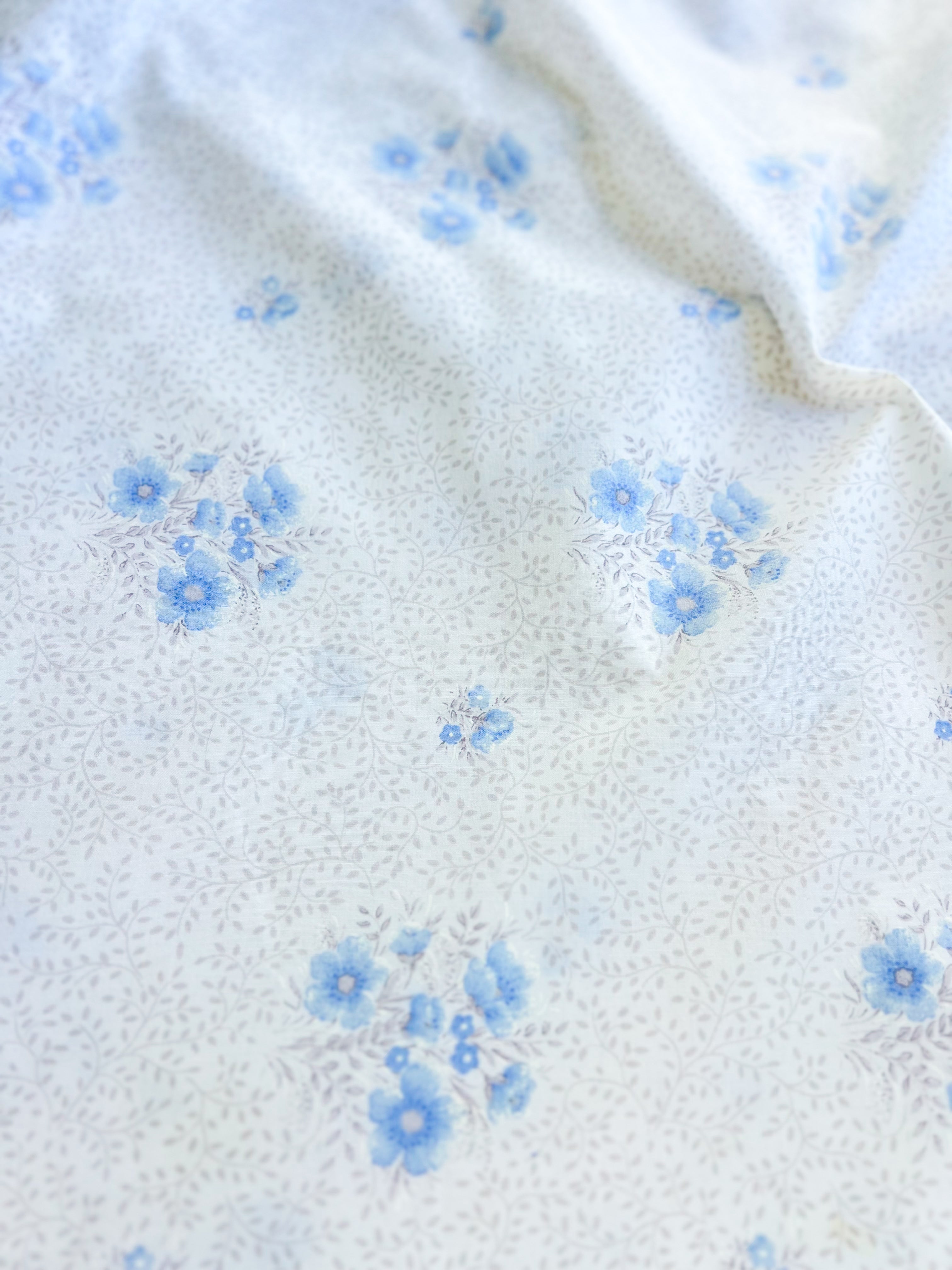 PETITE BLUE DAISY