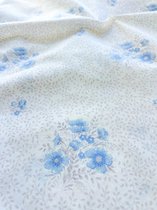 PETITE BLUE DAISY